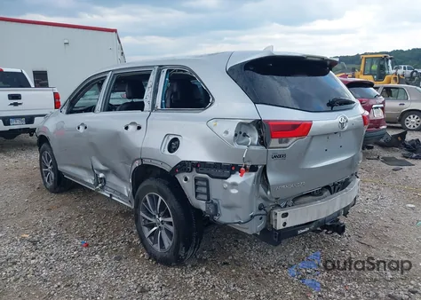 2018 Toyota Highlander Xle z USA, uszkodzony, nr VIN 5TDKZRFH6JS527765